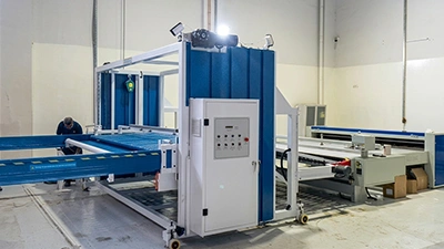 Machine pour empiler le cuir