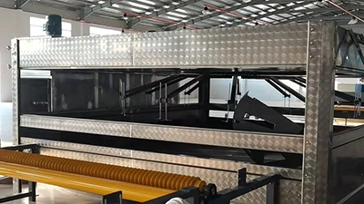 Machine de pulvérisation de finition pour le cuir