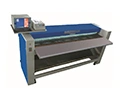 Machine compacte pour mesurer le cuir