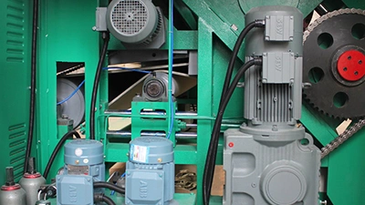 Intérieur de la machine à gaufrer le cuir