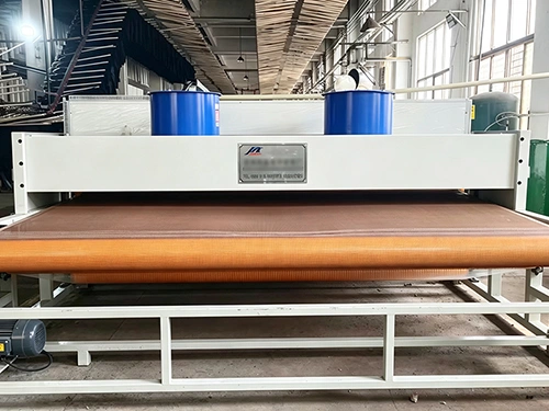 Machine de pulvérisation de finition pour le cuir